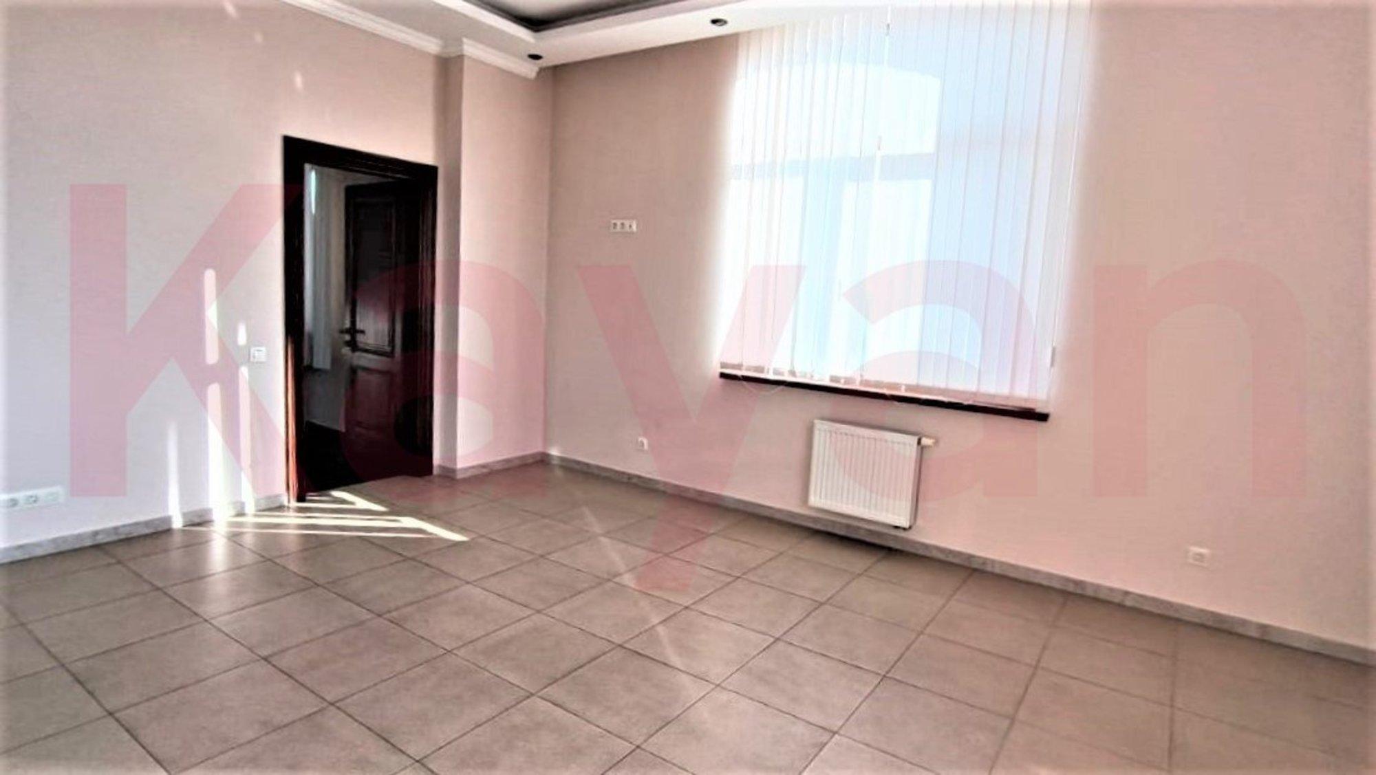 Сдать офис, помещение под офис за 240 000 рублей на Дзержинского ул.