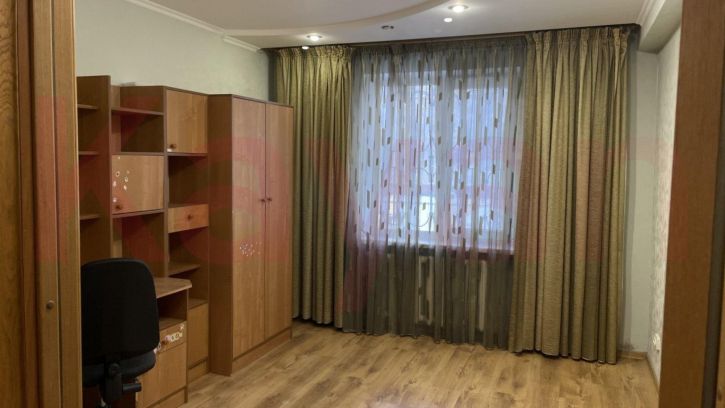 3-комн квартира Красных Партизан ул.
