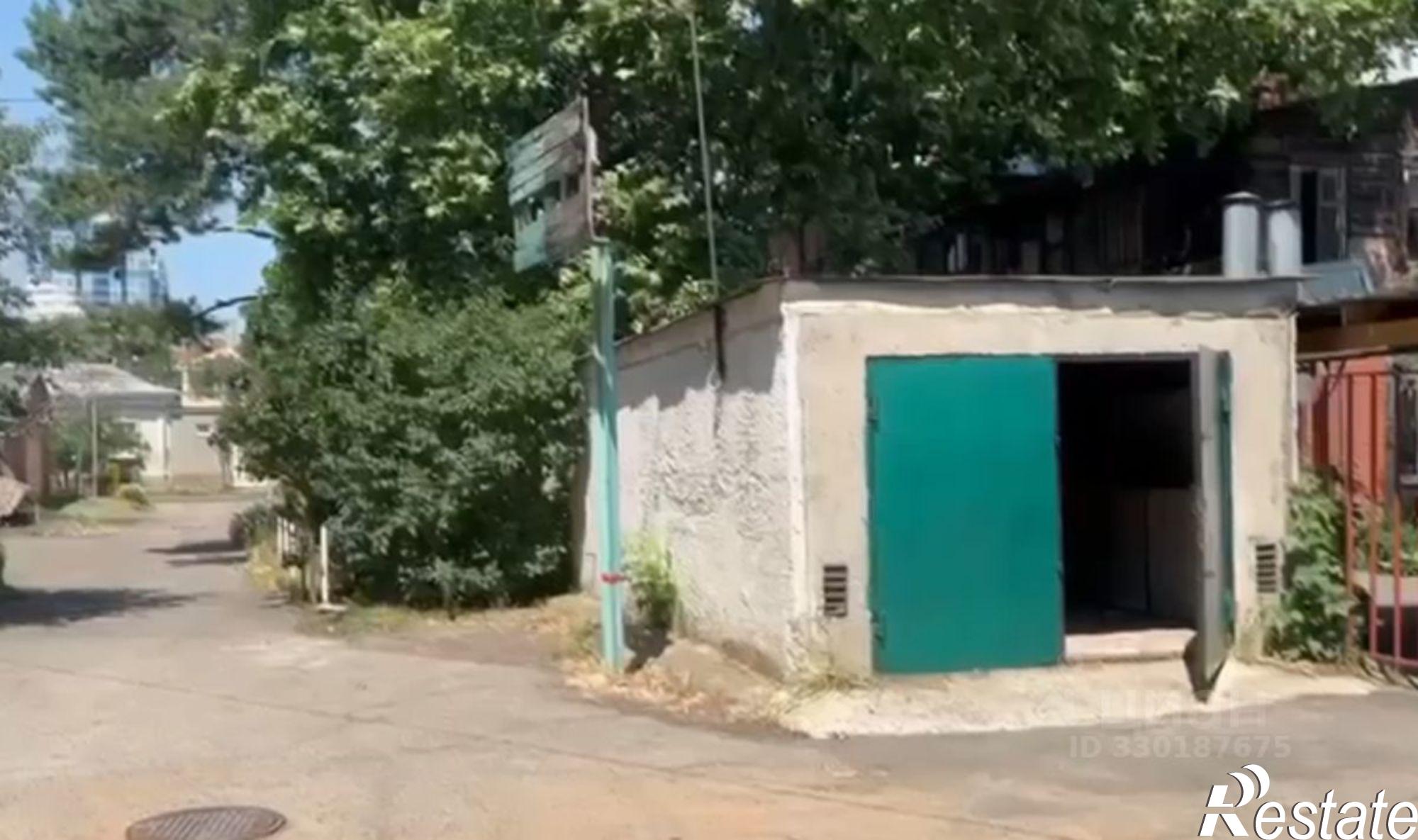 Купить гараж, место в паркинге за 1 000 010 рублей на ул им. Кирова, 30