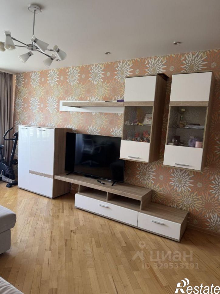 3-комн квартира ул им. Думенко, 10,  д. 10