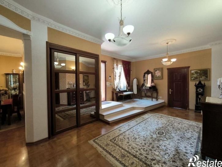 4-комн квартира улица Красина, 9/1 к3,  д. 9/1 к3