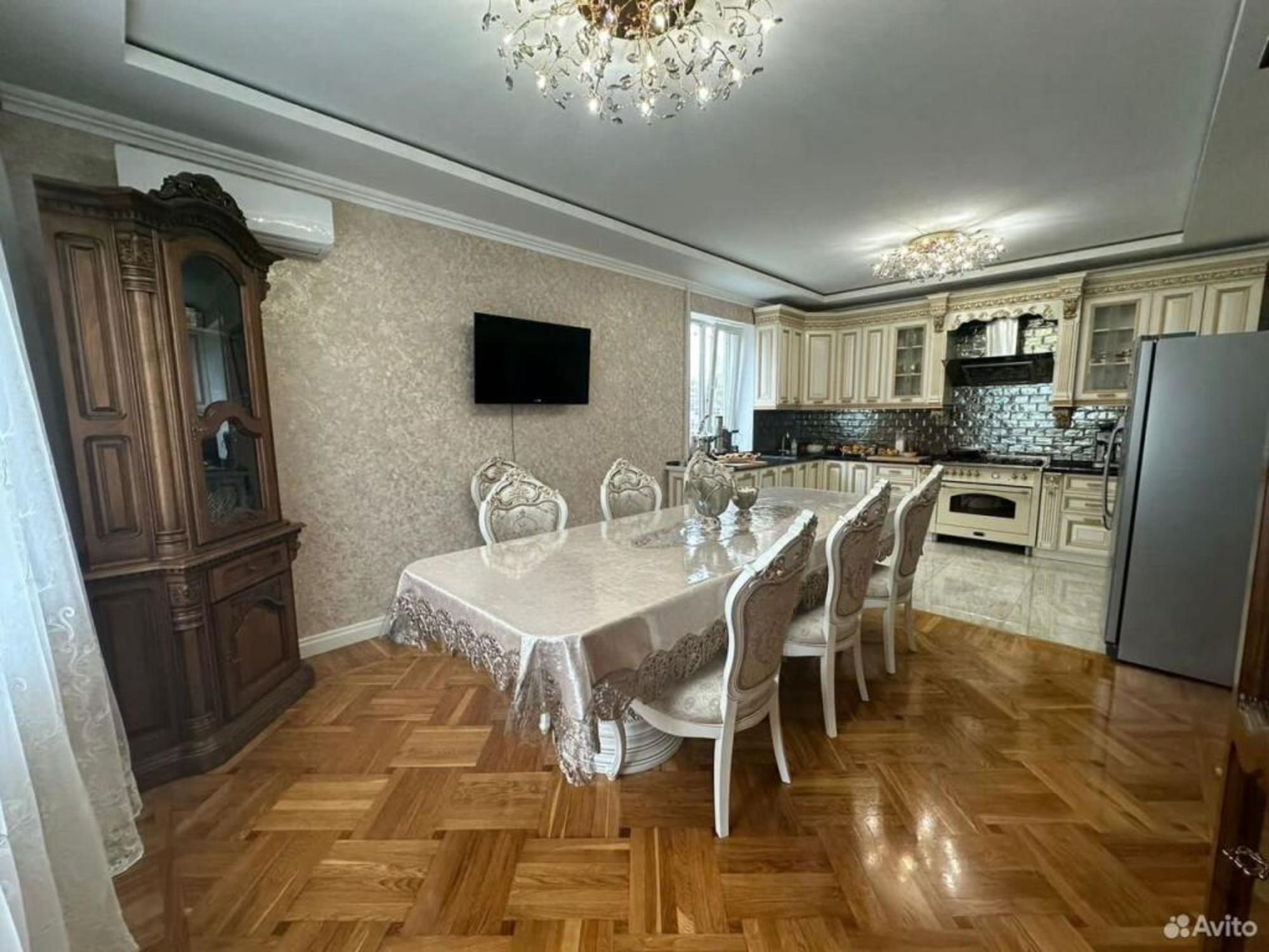 Купить дачу, дом, коттедж за 35 000 000 рублей на Будённого ул, 211