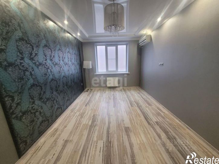 3-комн квартира улица им. Героя Яцкова И.В., 8,  д. 8