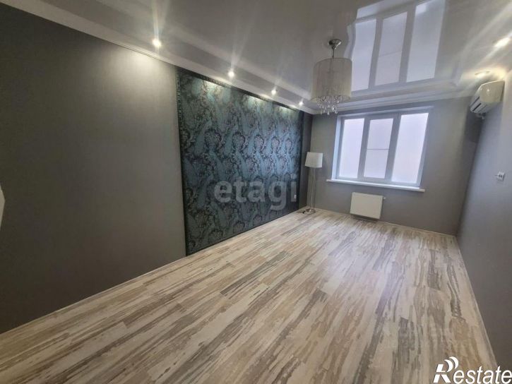3-комн квартира улица им. Героя Яцкова И.В., 8,  д. 8