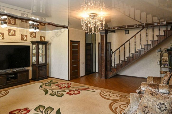 5-комн квартира Кавказская ул, 142