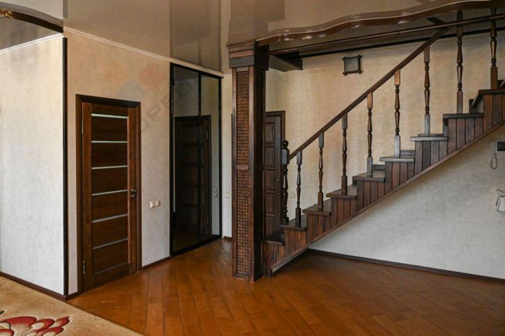 5-комн квартира Кавказская ул, 142