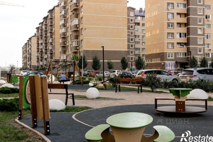 3-комн квартира улица Лётчика Позднякова, 2 к16,  д. 2 к16