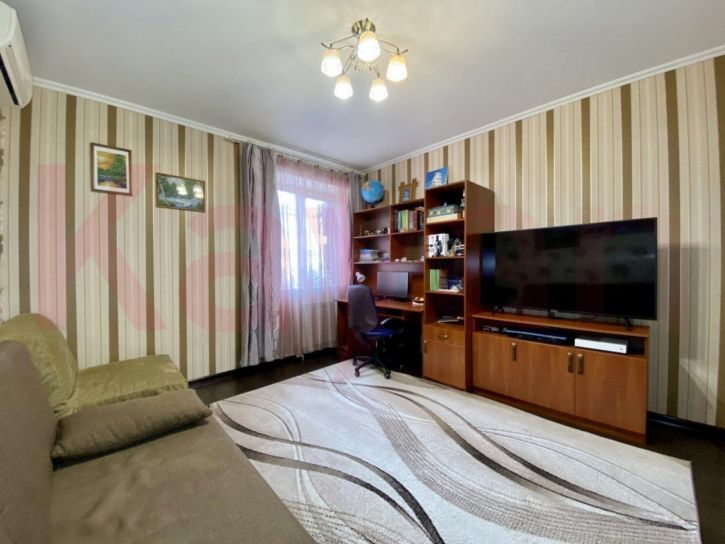 4-комн квартира Вологодская ул.
