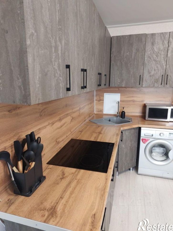 2-комн квартира ул им. генерал-лейтенанта Александра Сапрунова, 37 1,  д. 37 1,  к. 1