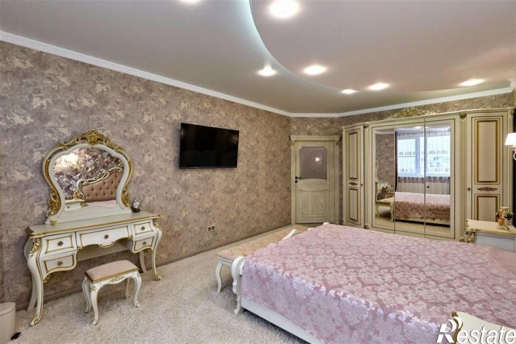 5-комн квартира улица Яна Полуяна, 22/1,  д. 22/1