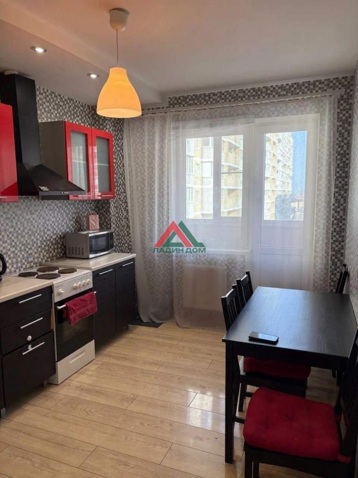 2-комн квартира Российская улица, д.267/3к1