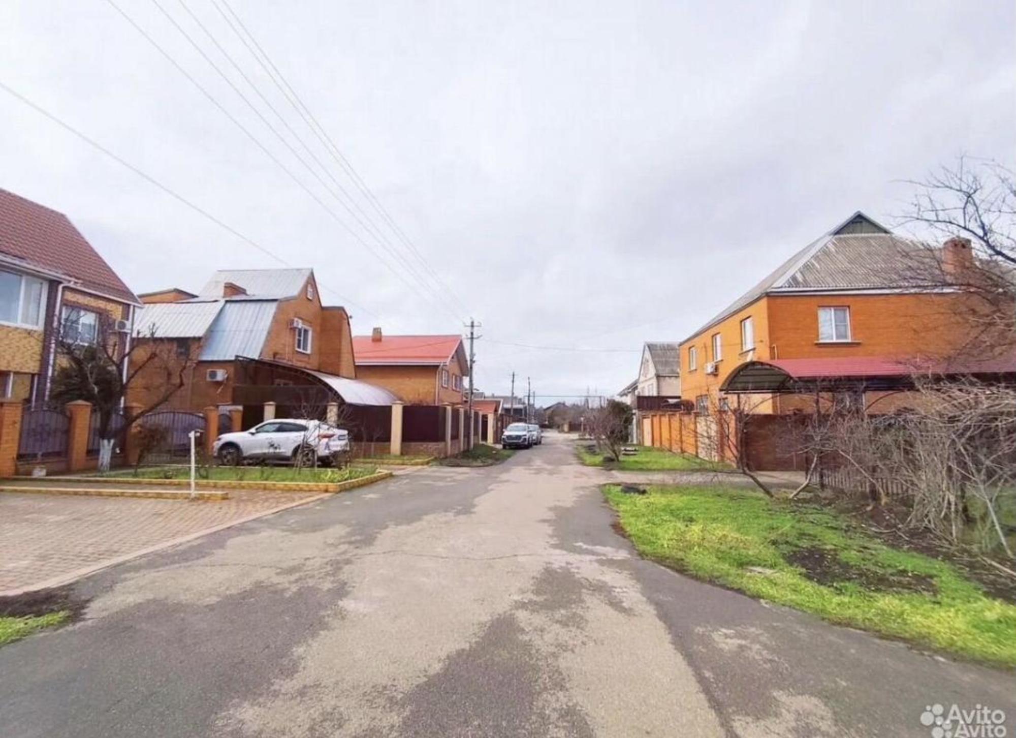 Купить дачу, дом, коттедж за 18 000 000 рублей на Строителей б-р, 44