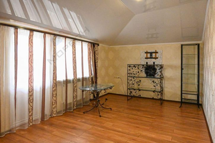 5-комн квартира Кавказская ул, 142