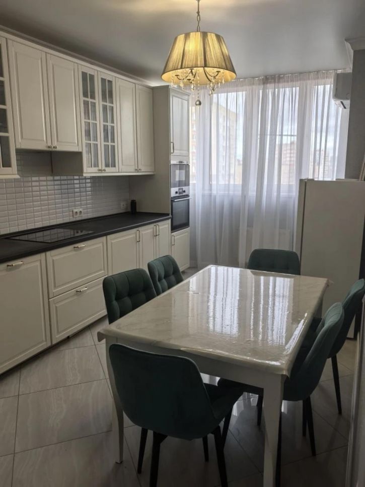 3-комн квартира улица им. Героя Яцкова И.В., 15к1