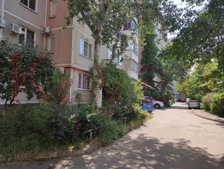 4-комн квартира им. 70-летия Октября ул.
