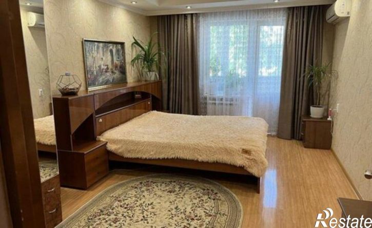 3-комн квартира проспект Чекистов, 8,  д. 8