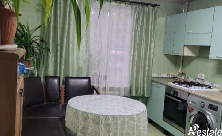 3-комн квартира проспект Чекистов, 8,  д. 8