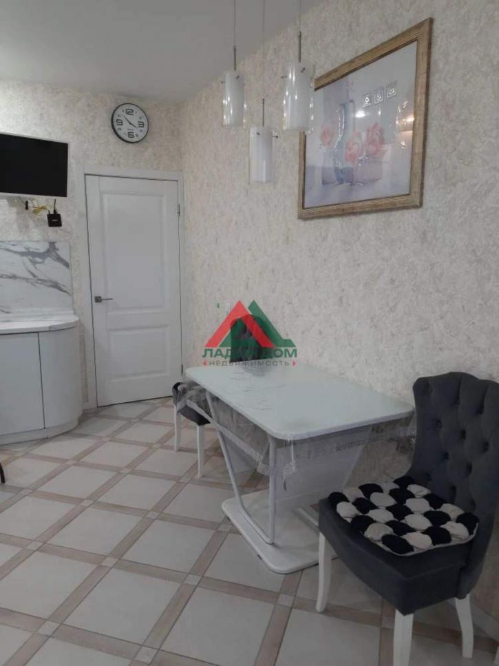 3-комн квартира им. Евгении Жигуленко улица, д.13