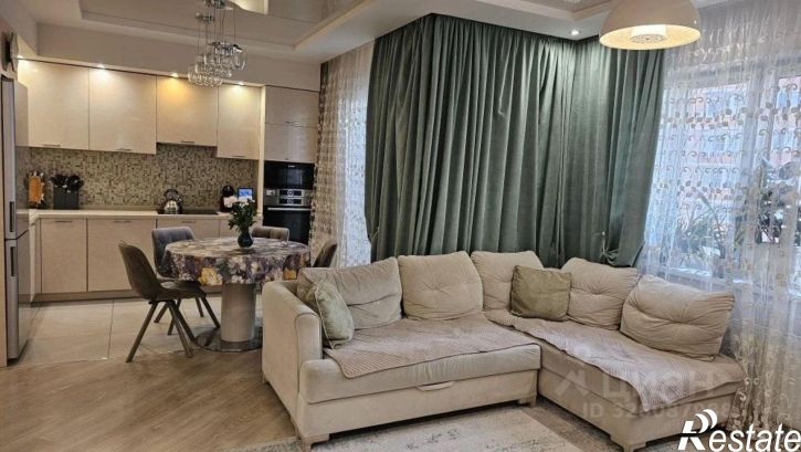4-комн квартира ул им. 70-летия Октября, 1,  д. 1