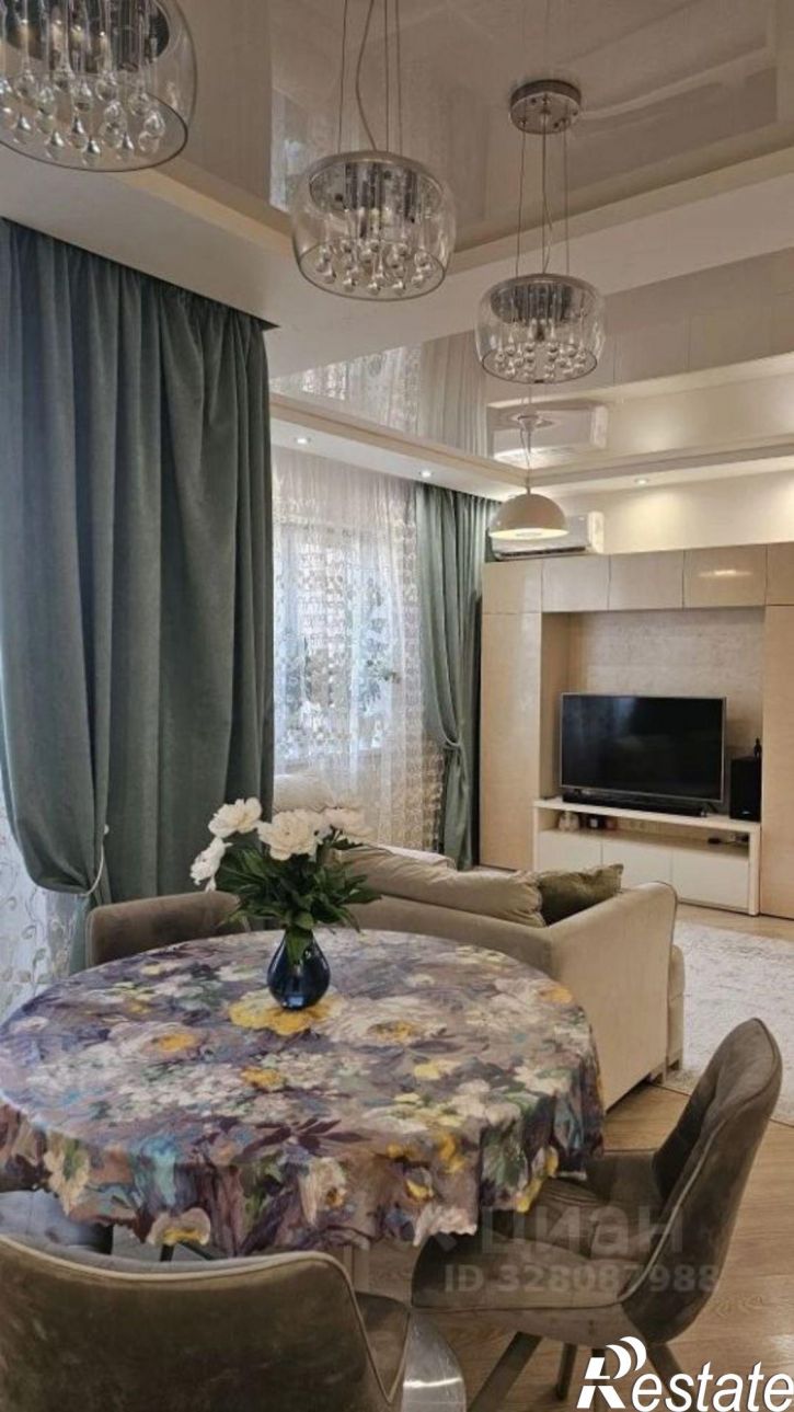 4-комн квартира ул им. 70-летия Октября, 1,  д. 1