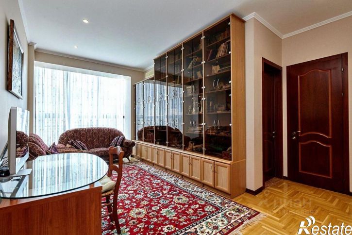 4-комн квартира улица Дзержинского, 10/1,  д. 10/1