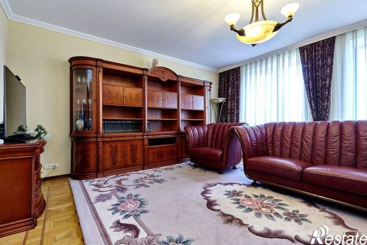 4-комн квартира улица Дзержинского, 10/1,  д. 10/1