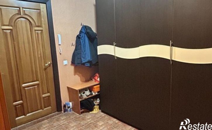3-комн квартира проспект Чекистов, 42,  д. 42