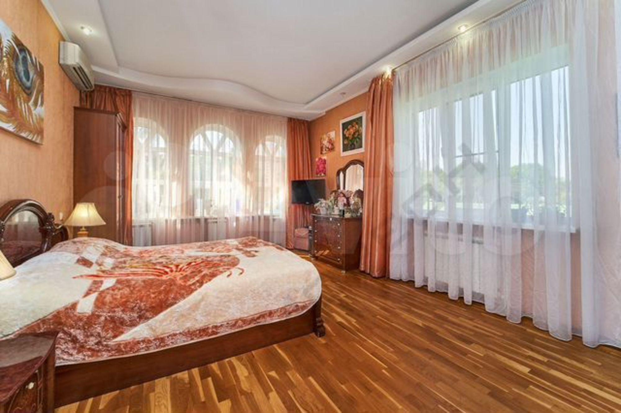 Купить дачу, дом, коттедж за 80 000 000 рублей на им. Ковалева ул, 22