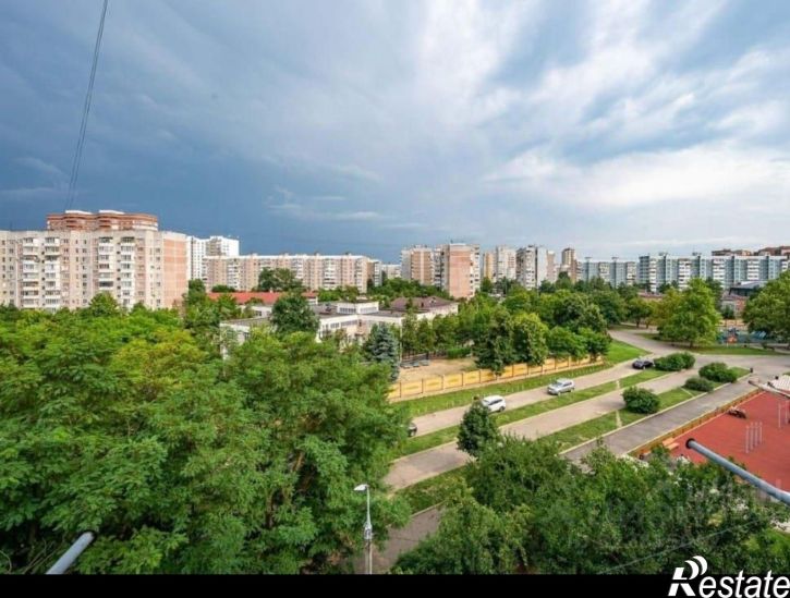 3-комн квартира улица 70 лет Октября, 18,  д. 18
