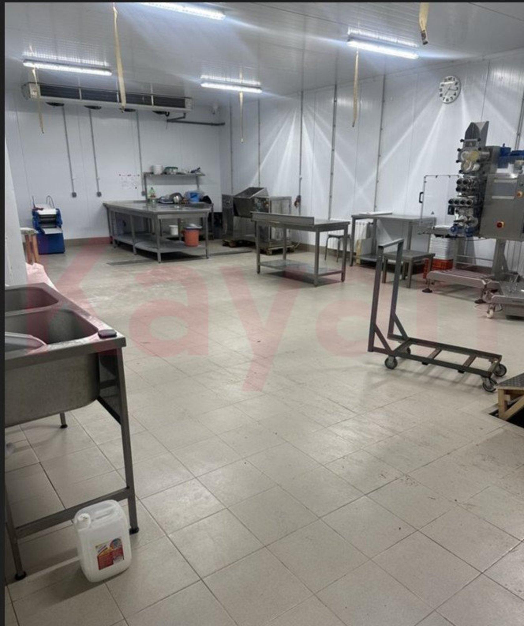 Сдать торговое помещение за 460 000 рублей на Коммунаров ул.