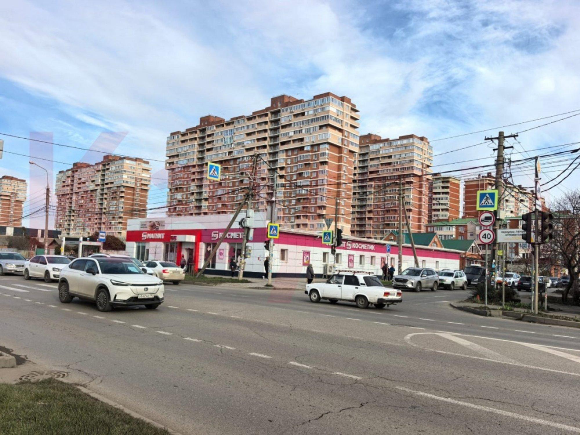 Купить торговое помещение за 85 000 000 рублей на Российская ул.