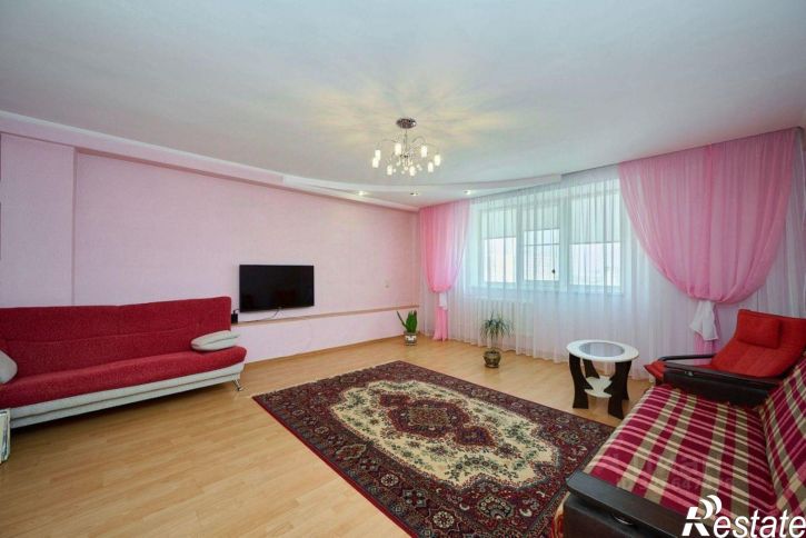 3-комн квартира проспект Чекистов, 42,  д. 42