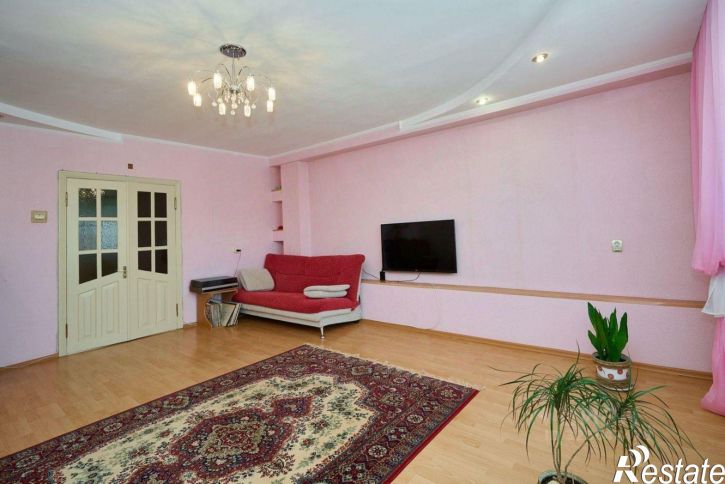 3-комн квартира проспект Чекистов, 42,  д. 42