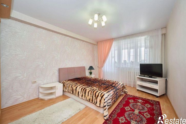 3-комн квартира проспект Чекистов, 42,  д. 42