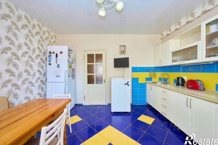 3-комн квартира проспект Чекистов, 42,  д. 42