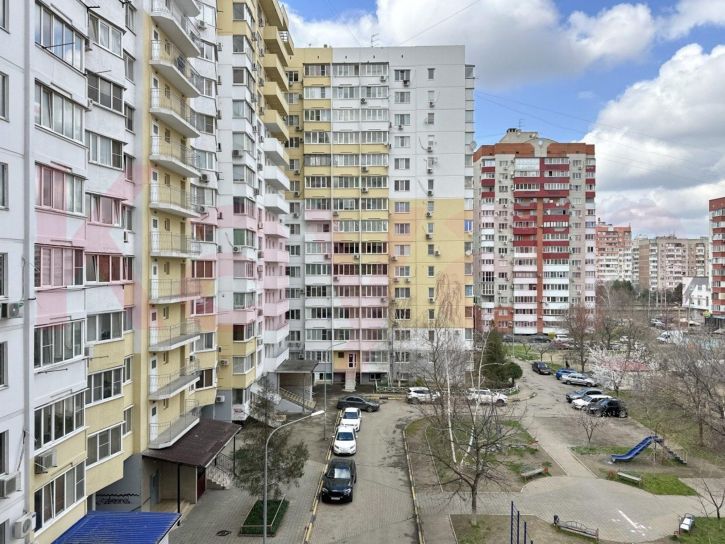 2-комн квартира Чекистов проспект
