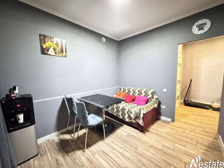 2-комн квартира улица Генерала Петрова, 27,  д. 27