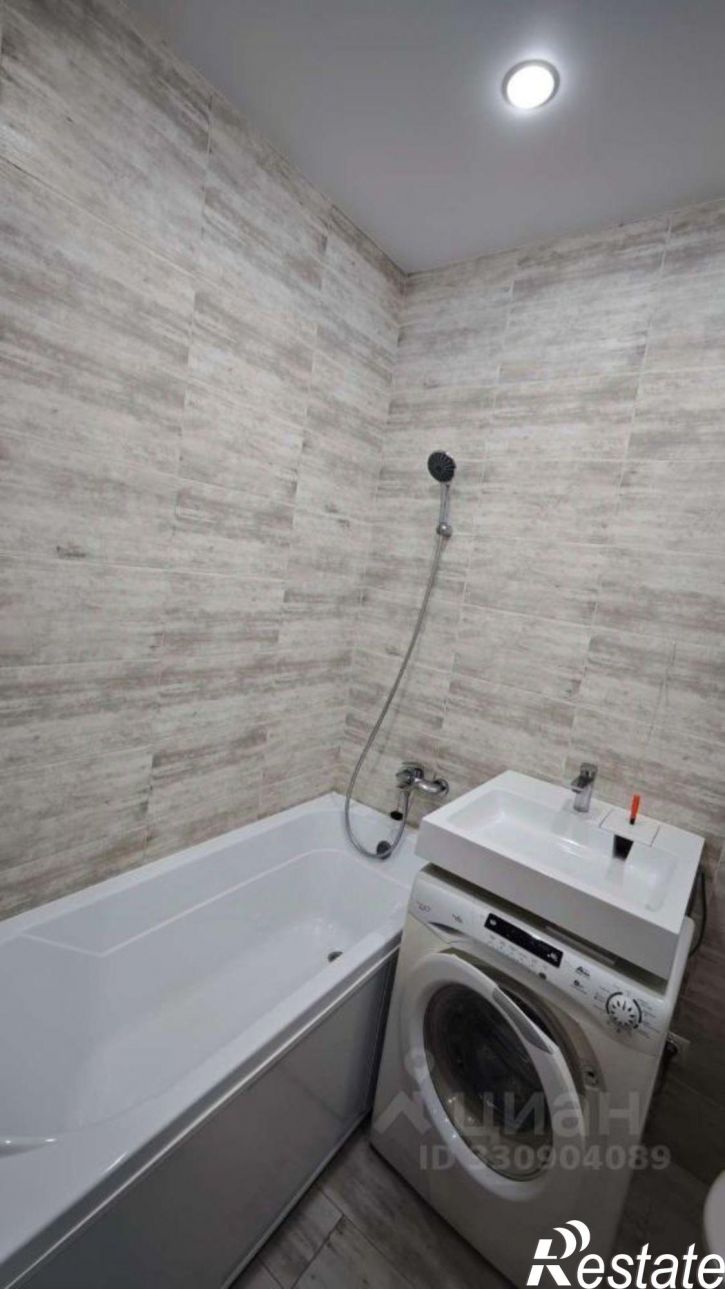 1-комн квартира ул им. Комарова В.М., 21Б,  д. 21Б