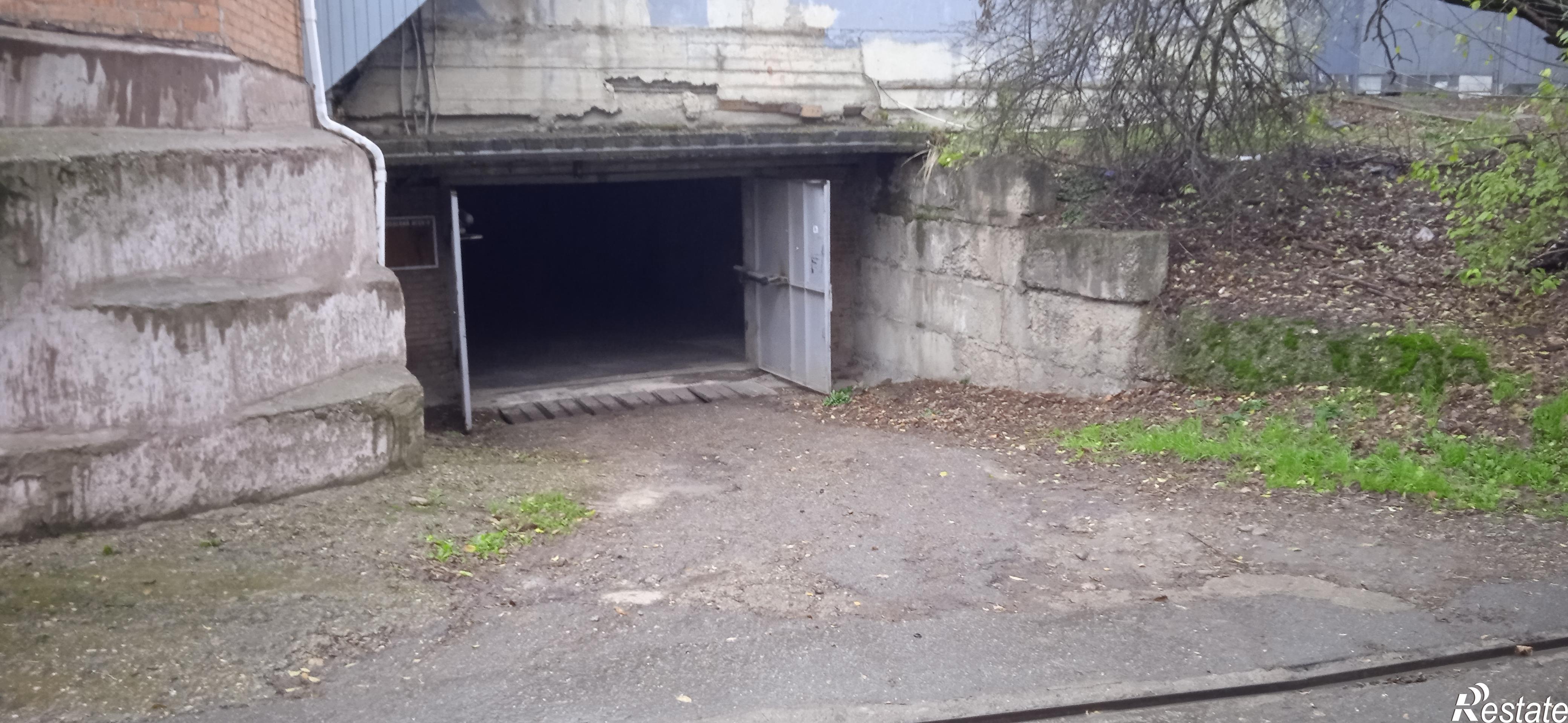 Купить гараж, место в паркинге за 1 600 000 рублей на Селезнева , 80/1