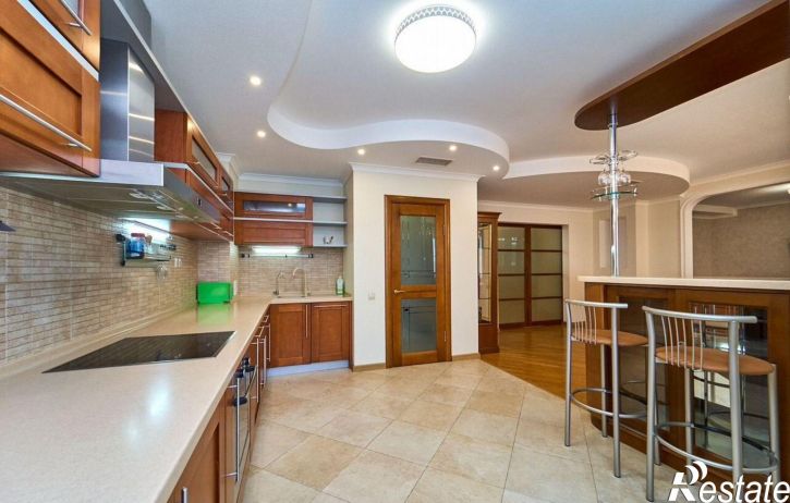 5-комн квартира улица Атарбекова, 5,  д. 5