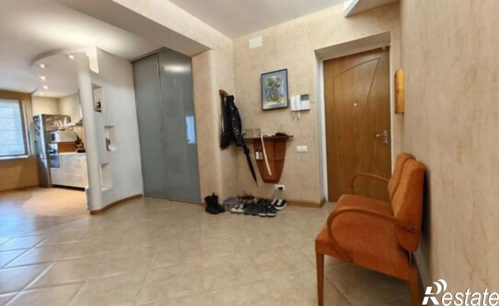 3-комн квартира улица 2-я Линия Нефтяников, 7/1,  д. 7/1