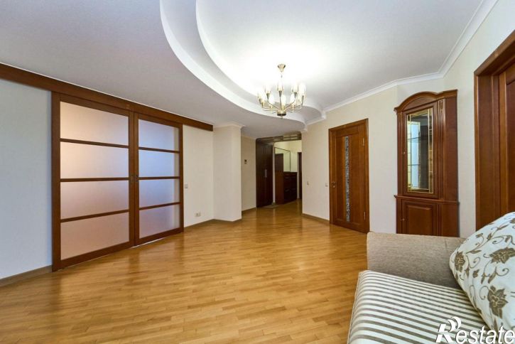 5-комн квартира улица Атарбекова, 5,  д. 5