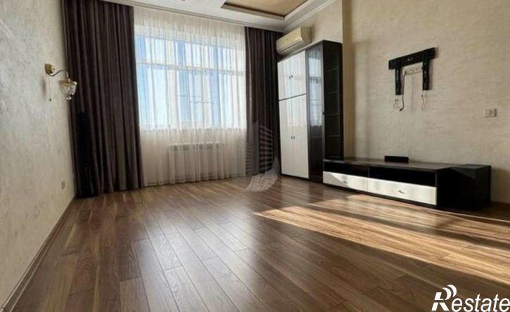 3-комн квартира б-р им. Клары Лучко, 10,  д. 10