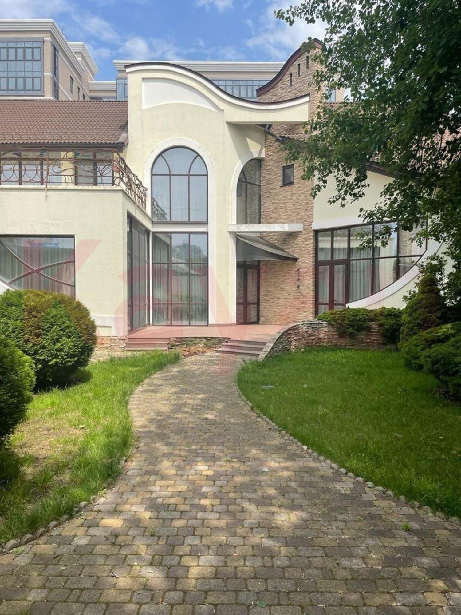 Купить дачу, дом, коттедж за 110 000 000 рублей на Гоголя ул.