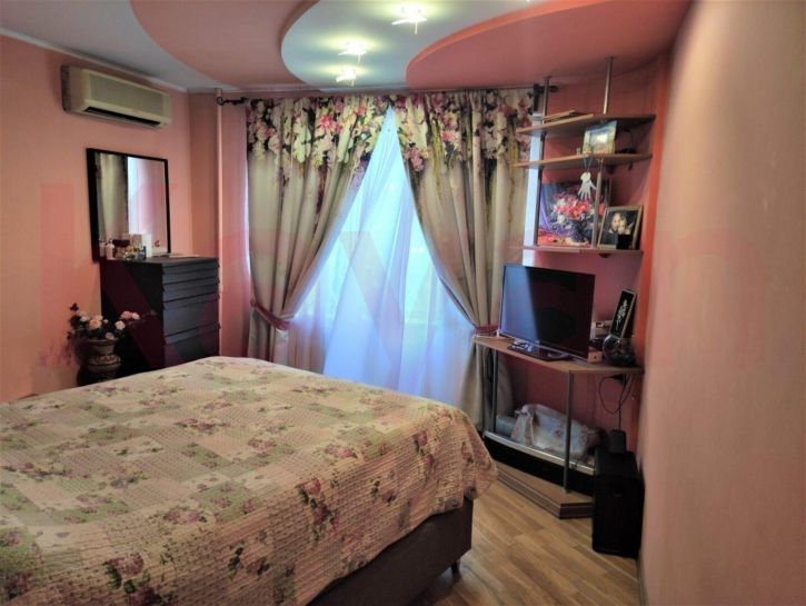 4-комн квартира им. 70-летия Октября ул.
