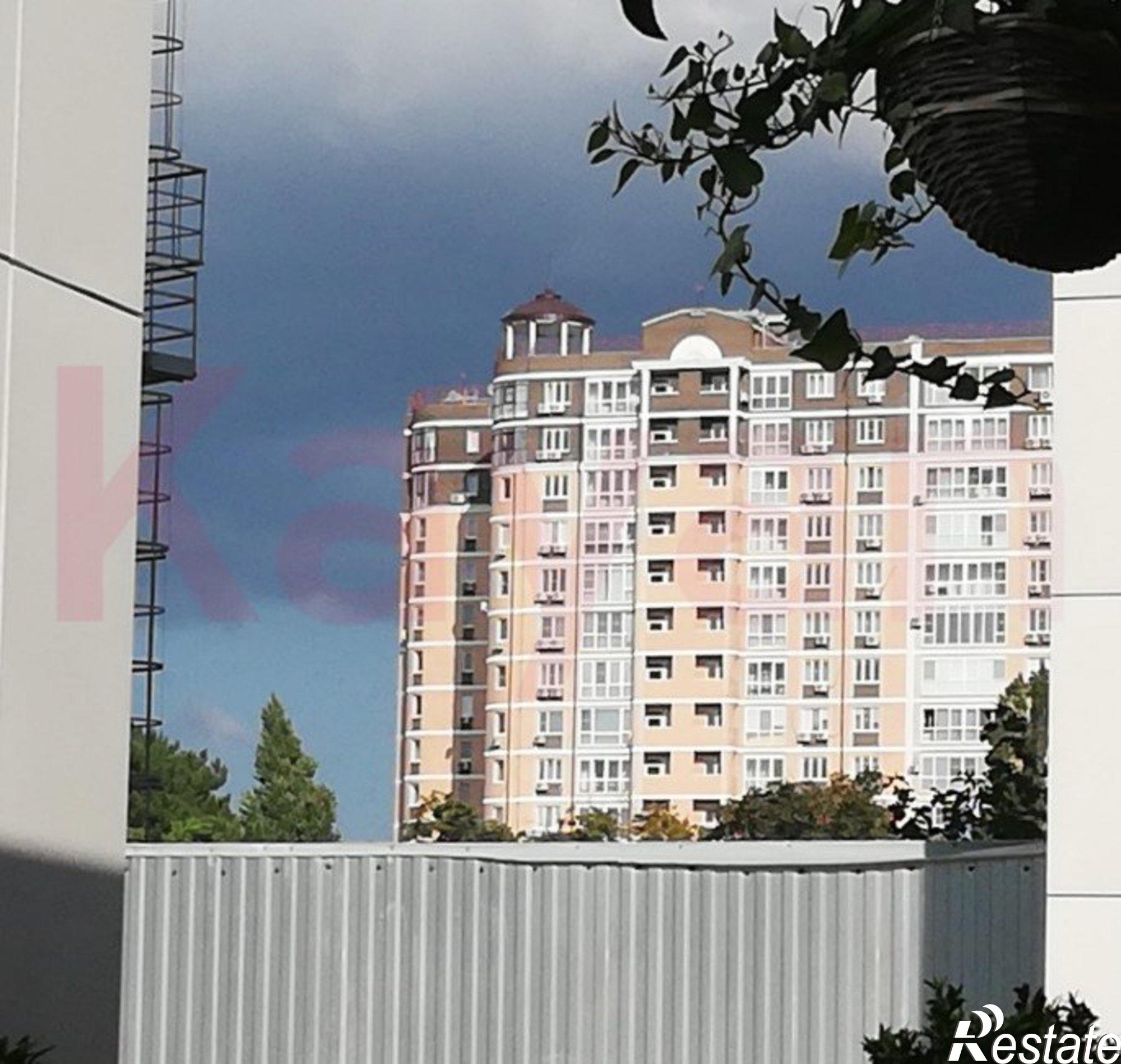 Купить студию за 9 600 000 рублей на Коммунаров ул.