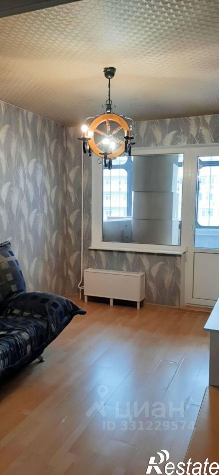 3-комн квартира пр-кт Чекистов, 8,  д. 8
