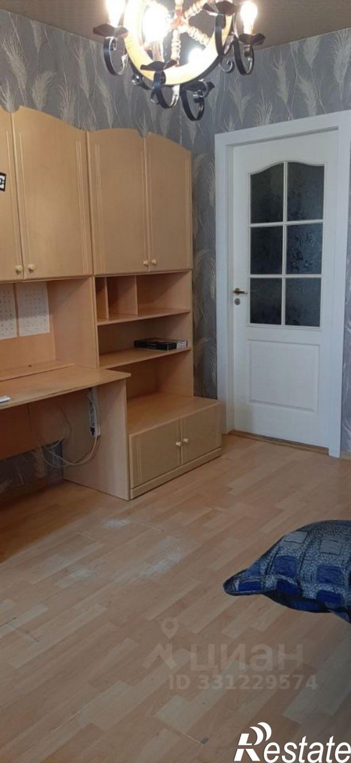 3-комн квартира пр-кт Чекистов, 8,  д. 8