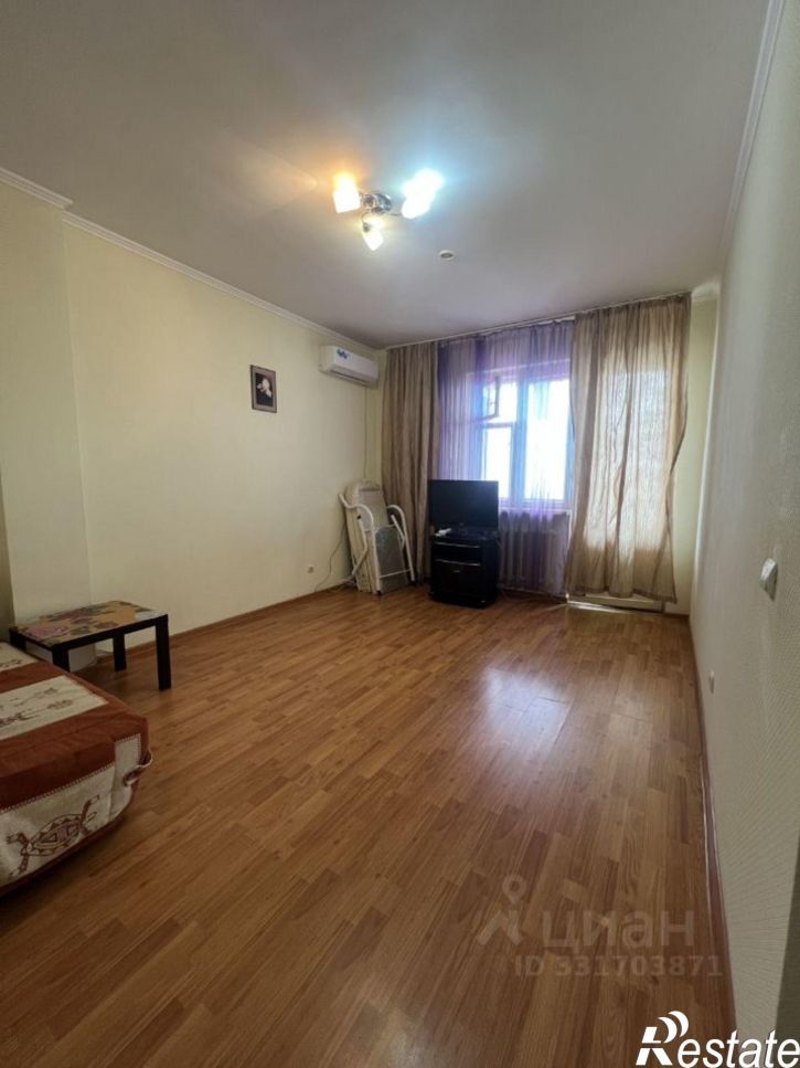 1-комн квартира пр-кт Чекистов, 42,  д. 42