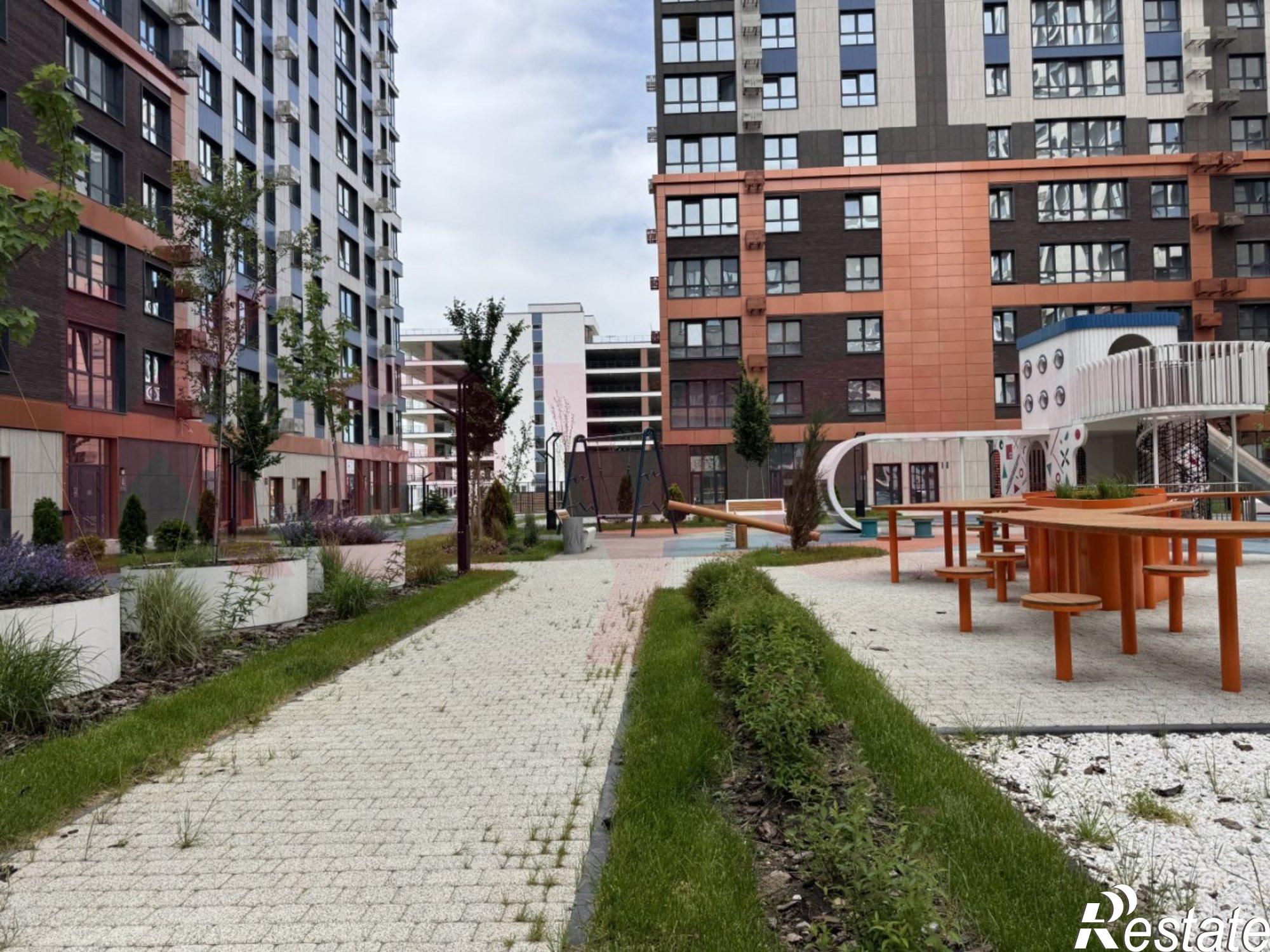 Купить квартиру за 8 300 000 рублей на Наставников ул.